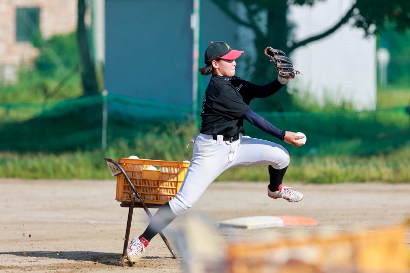 いちき串木野市神村学園 女子ソフトボール部の投球練習風景